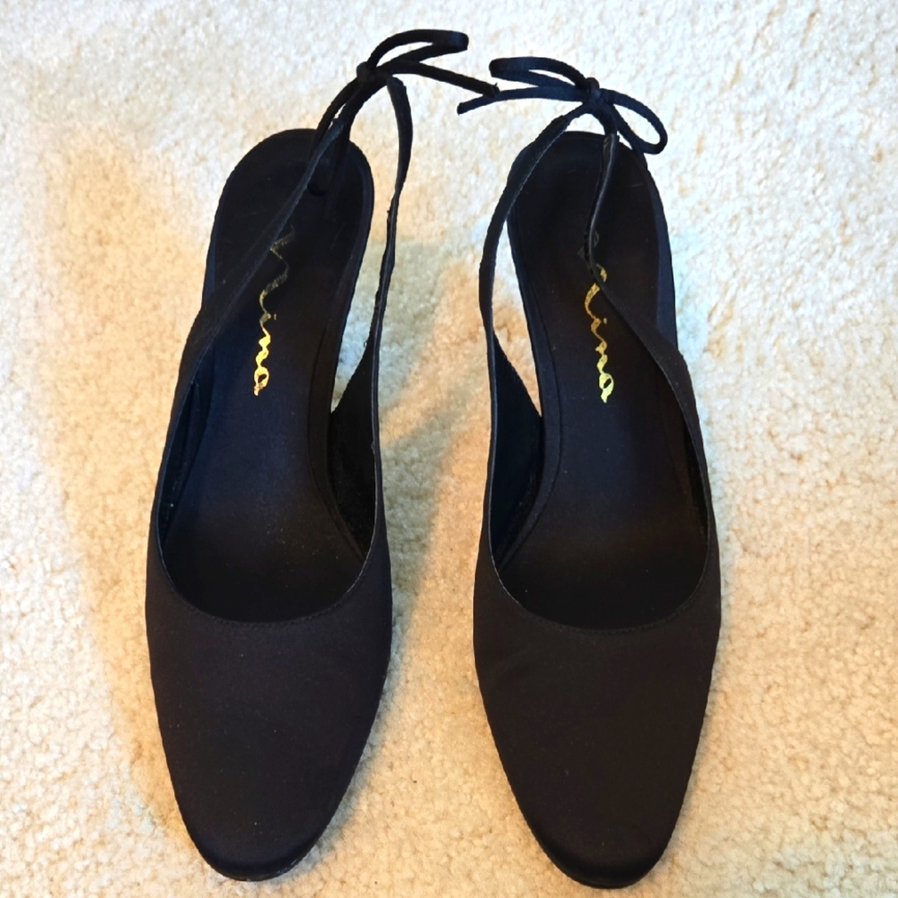 Black Strap Back Pumps
